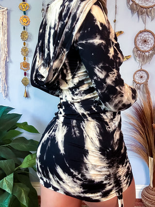 AURORA HOODED CINCH DRESS - BLACK & CREAM